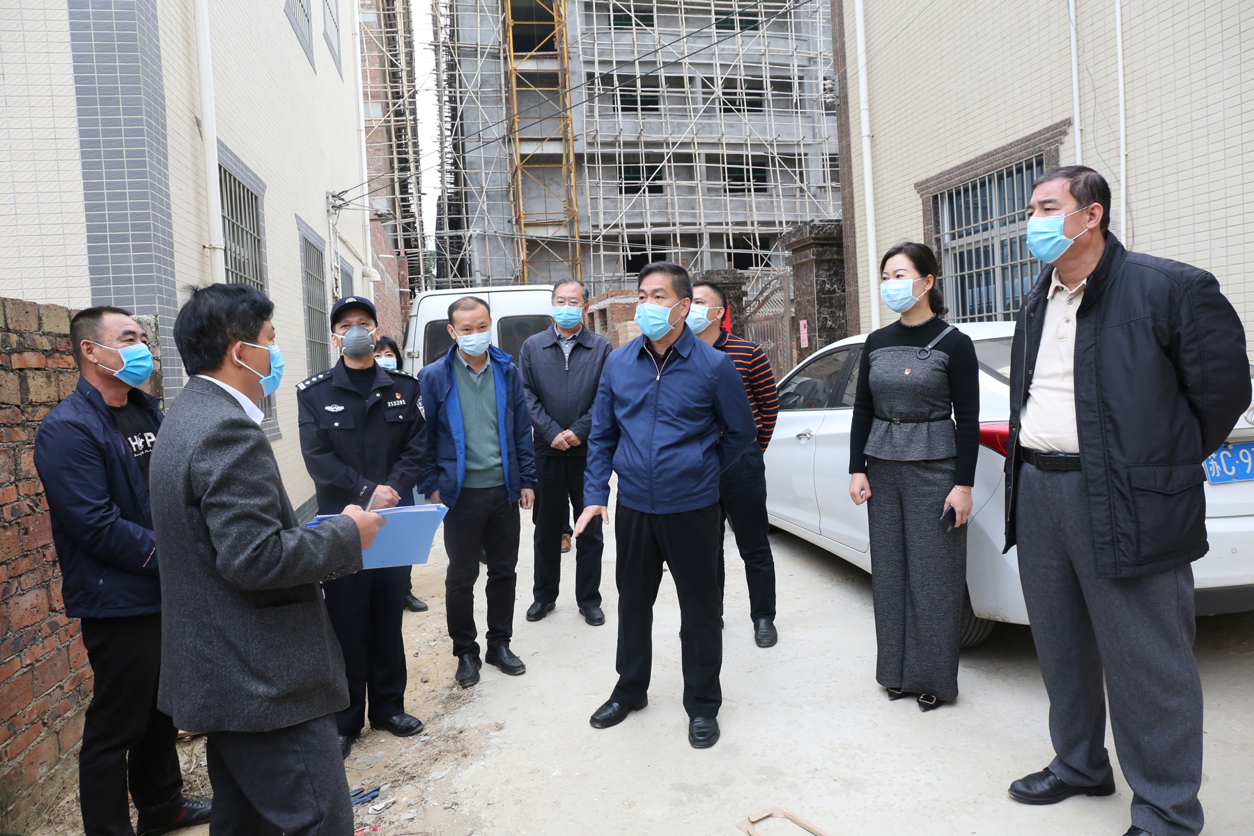 梁培书记率队到东海岛检查疫情防控工作